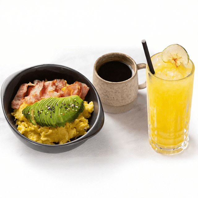 Brunch clásico Le Grenier - Plato Le Grenier + americano o cappuccino + jugo del día. en Le Grenier