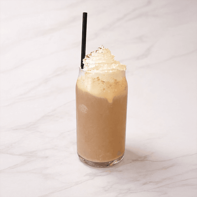 Café Helado - Café frío intenso con helado de vainilla y crema chantilly. en Le Grenier