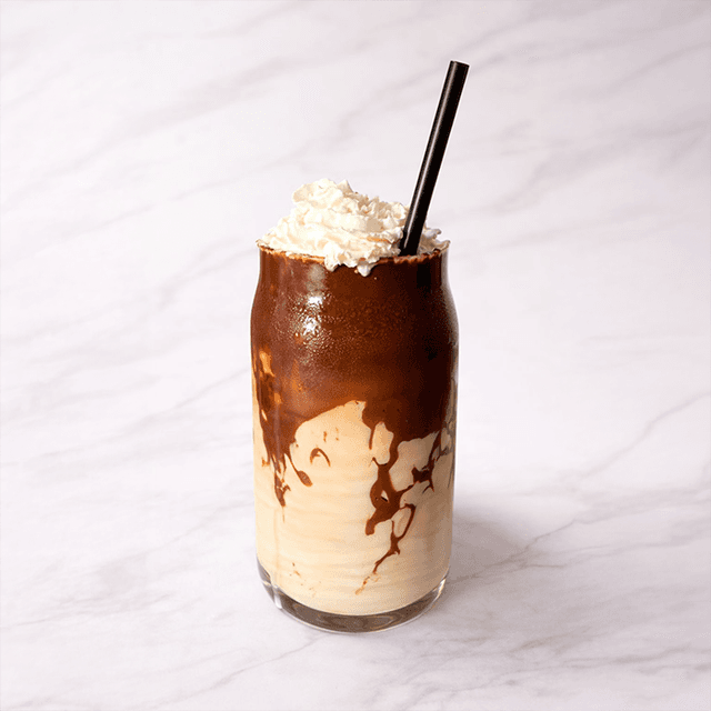 Frappuccino Nutella - Bebida frappé helada con leche, Nutella y crema chantilly. en Le Grenier