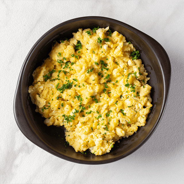 Huevos Revueltos Clásicos - Huevos de campo revueltos suavemente en mantequilla en Le Grenier