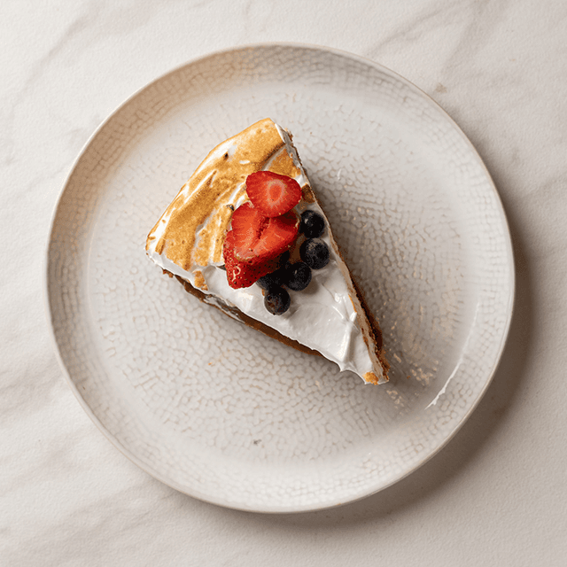 Torta 3 Leches - Bizcocho suave empapado en mezcla de tres leches, ultra húmedo y delicado en Le Grenier